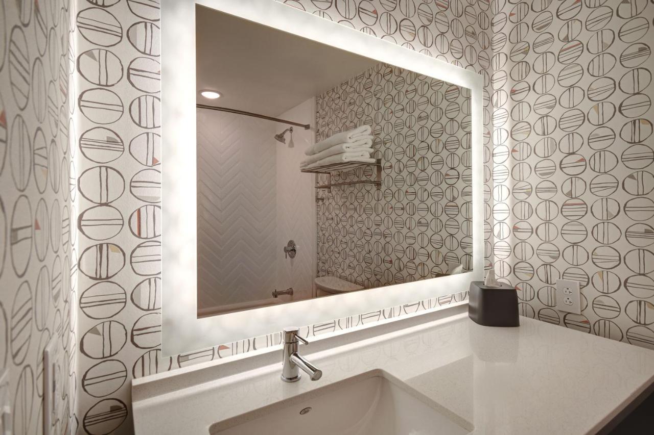Holiday Inn - Erie By Ihg エクステリア 写真